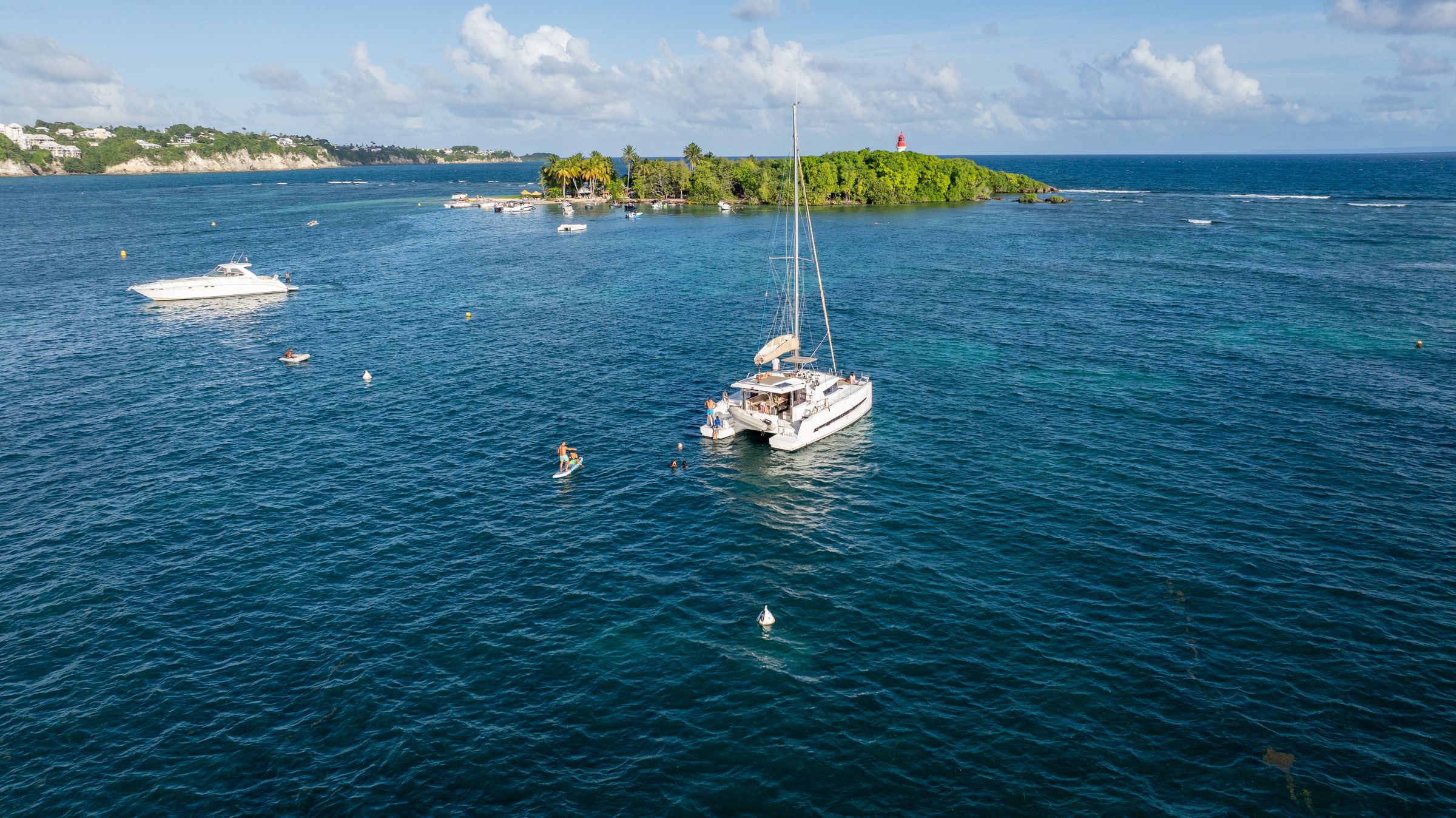 Le BALI 4.0 au mouillage devant l’îlet du Gosier