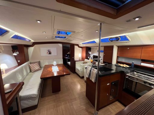 Intérieur moderne de bateau